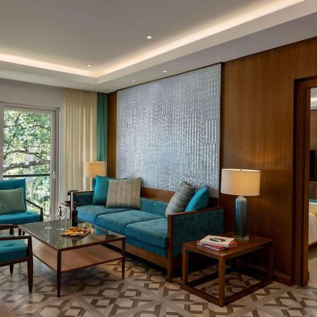 Movenpick Resort & Spa Boracay Yapak Exterior foto A suite at the Taj Bengal