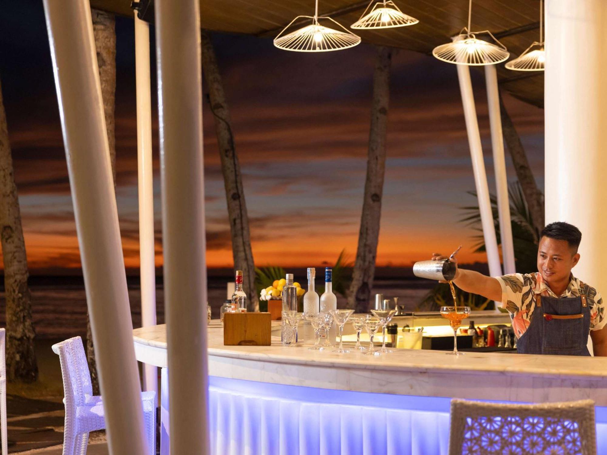 Movenpick Resort & Spa Boracay Yapak Exterior foto Sunset Bar