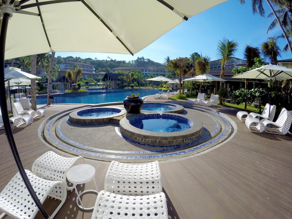 Movenpick Resort & Spa Boracay Yapak Exterior foto The swimming pool at the resort
